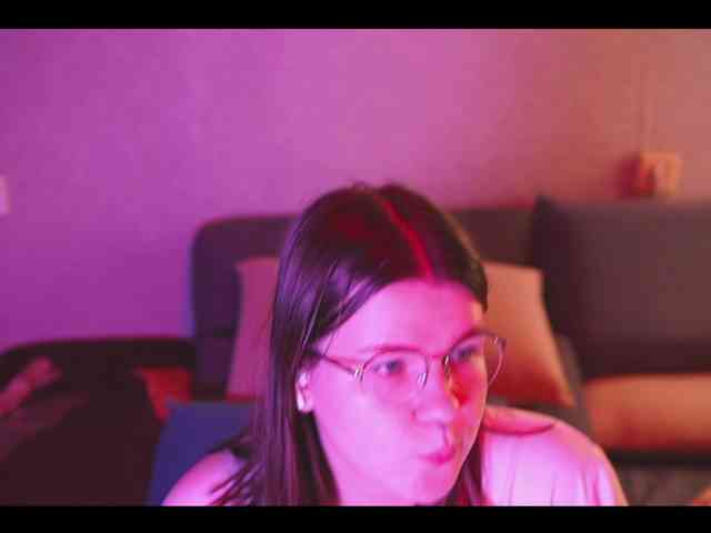 cutesoneckaaa webcam