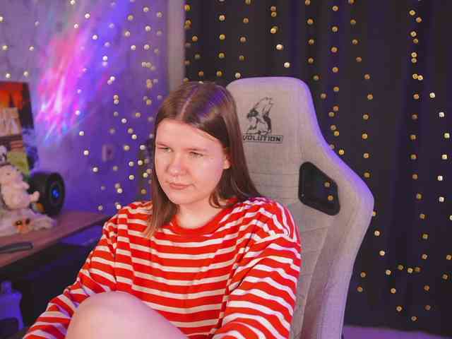 cutesoneckaaa webcam