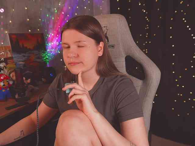 cutesoneckaaa webcam