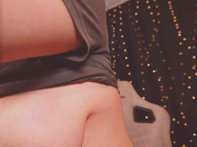 cutesoneckaaa webcam