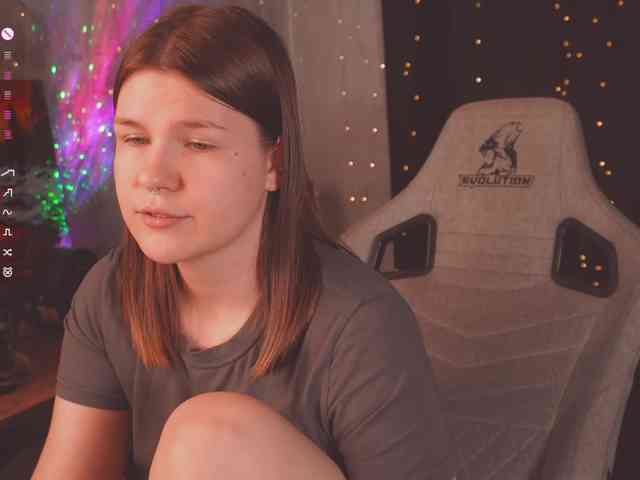 cutesoneckaaa webcam