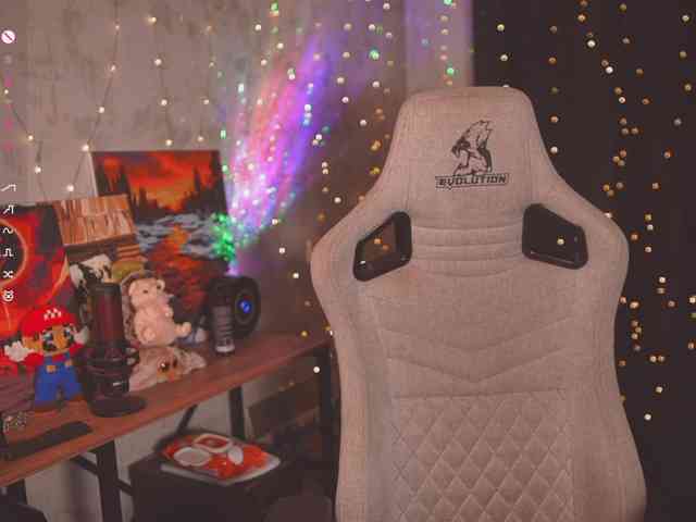 cutesoneckaaa webcam