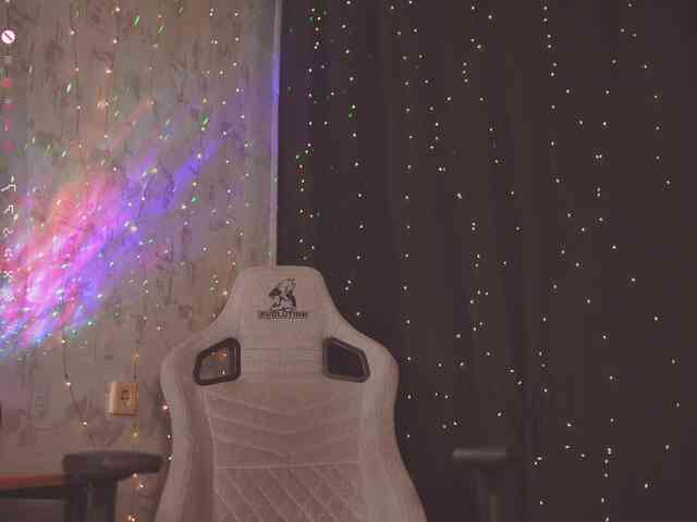 cutesoneckaaa webcam
