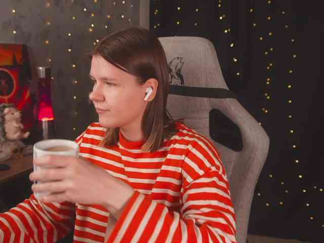 cutesoneckaaa webcam