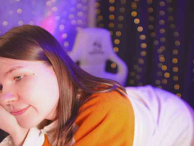 cutesoneckaaa webcam