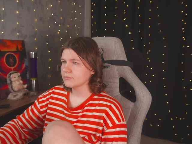 cutesoneckaaa webcam