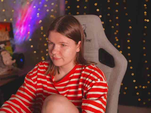 cutesoneckaaa webcam