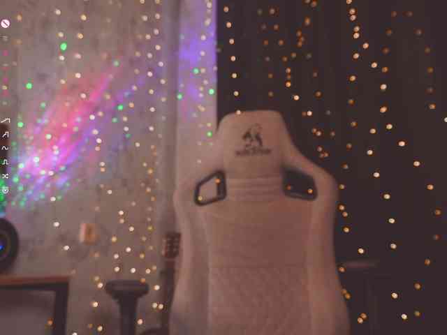 cutesoneckaaa webcam