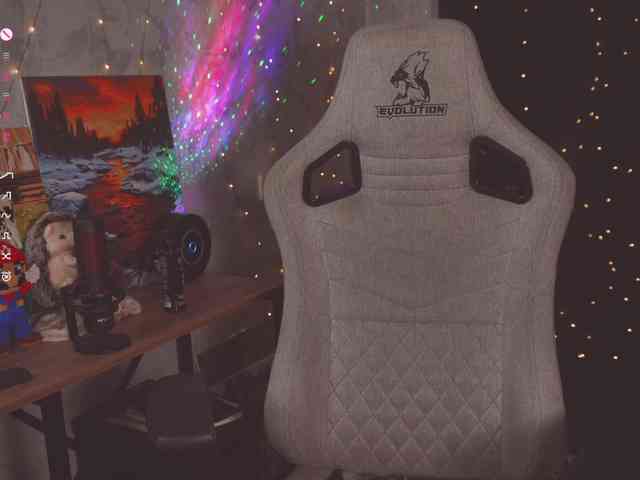 cutesoneckaaa webcam