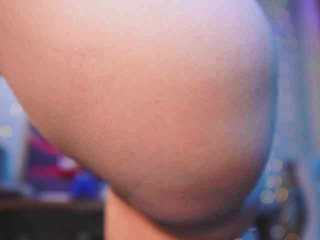 cutesoneckaaa webcam