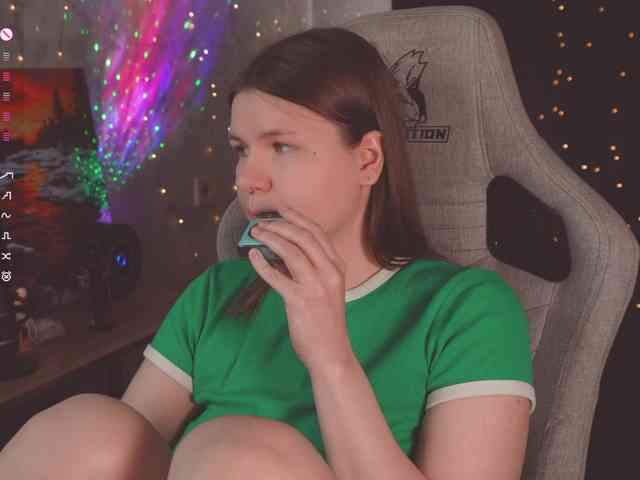 cutesoneckaaa webcam