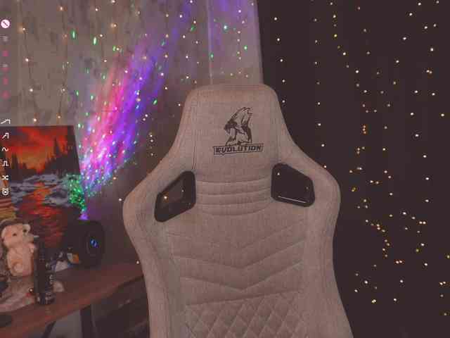 cutesoneckaaa webcam