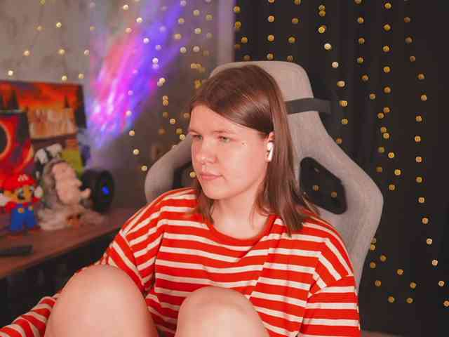 cutesoneckaaa webcam