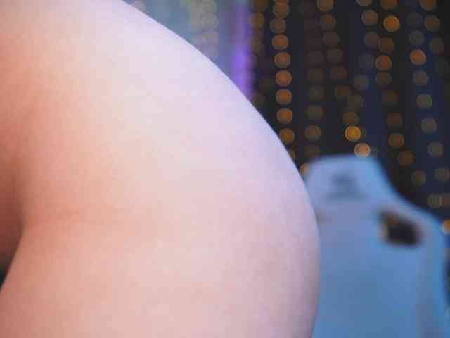 cutesoneckaaa webcam
