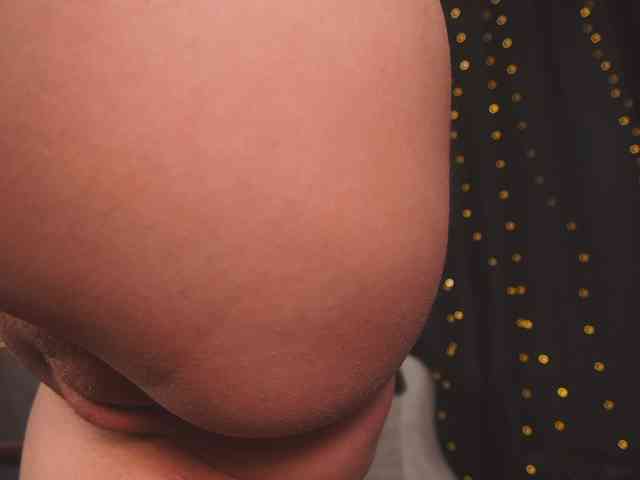 cutesoneckaaa webcam