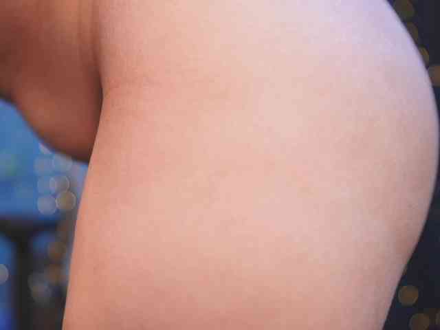 cutesoneckaaa webcam