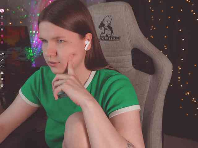 cutesoneckaaa webcam