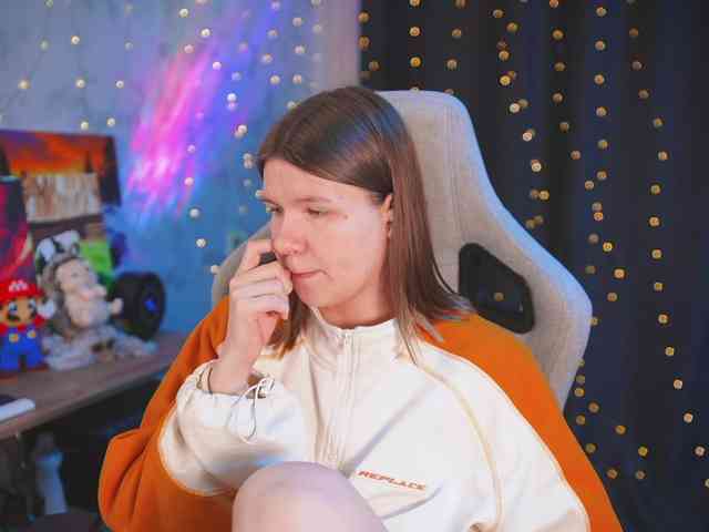 cutesoneckaaa webcam