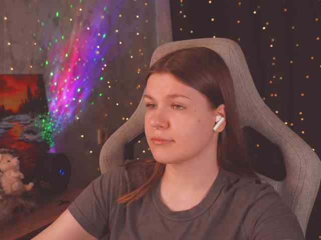 cutesoneckaaa webcam