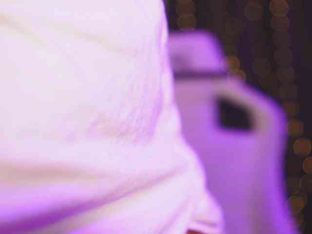 cutesoneckaaa webcam