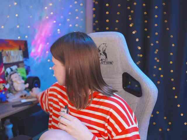 cutesoneckaaa webcam