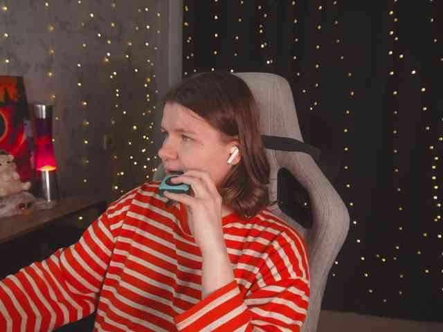 cutesoneckaaa webcam