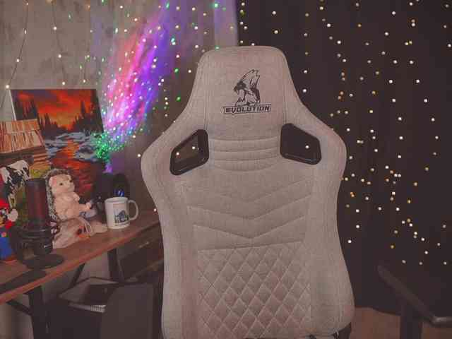 cutesoneckaaa webcam