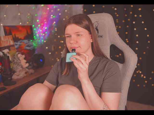 cutesoneckaaa webcam