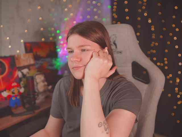cutesoneckaaa webcam