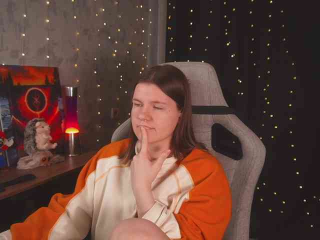 cutesoneckaaa webcam