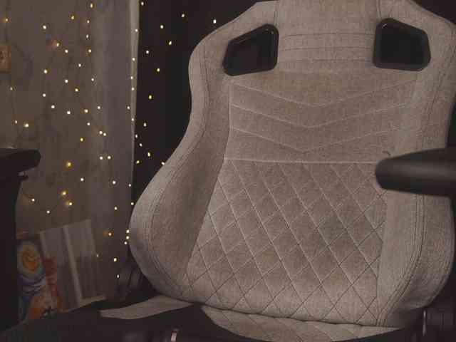 cutesoneckaaa webcam