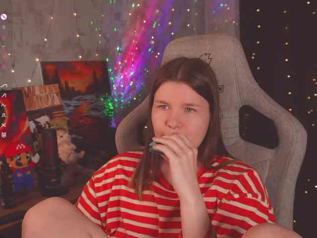cutesoneckaaa webcam