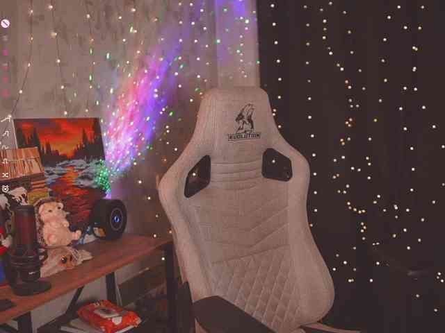 cutesoneckaaa webcam