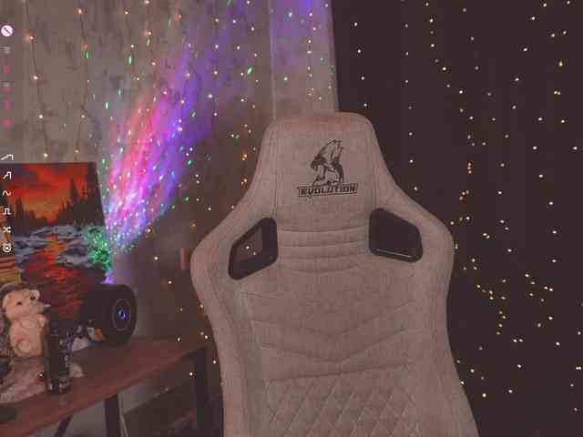 cutesoneckaaa webcam