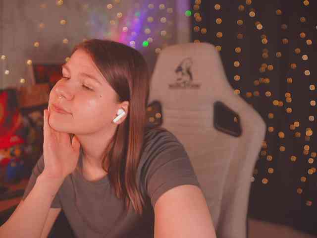 cutesoneckaaa webcam