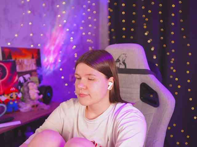 cutesoneckaaa webcam
