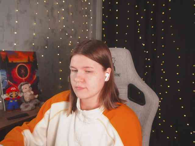 cutesoneckaaa webcam