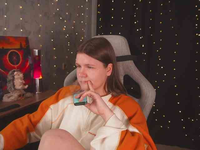 cutesoneckaaa webcam