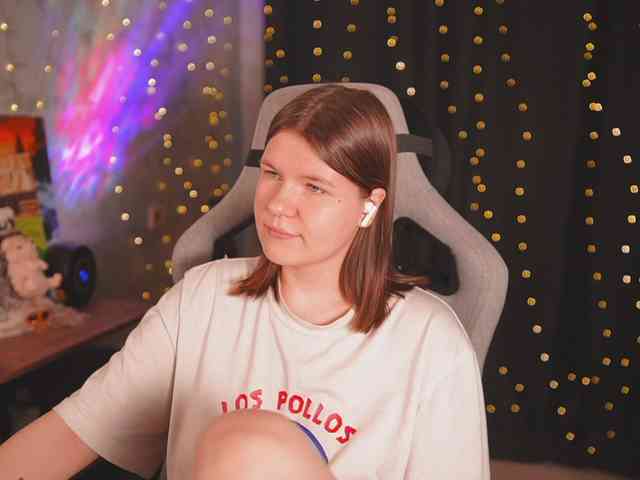 cutesoneckaaa webcam