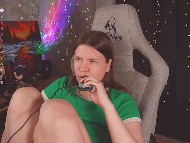 cutesoneckaaa webcam