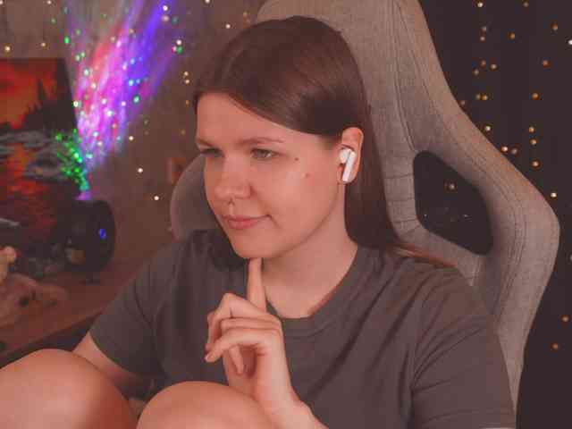 cutesoneckaaa webcam