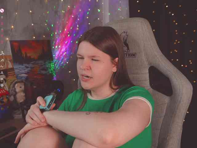 cutesoneckaaa webcam