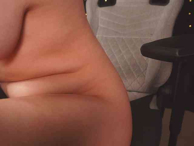 cutesoneckaaa webcam