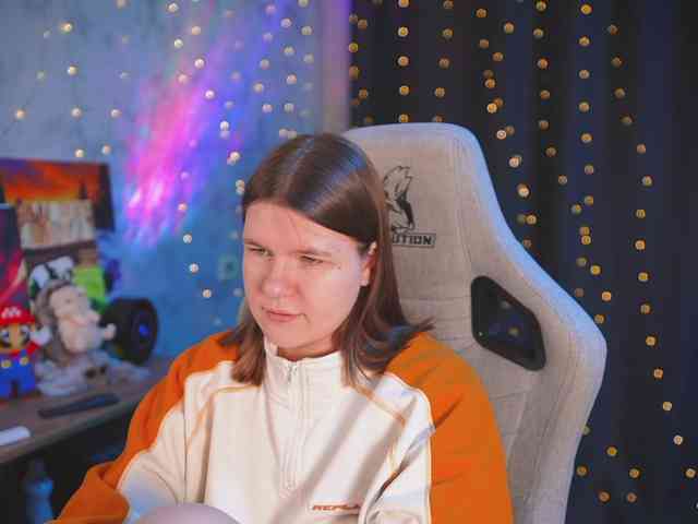 cutesoneckaaa webcam