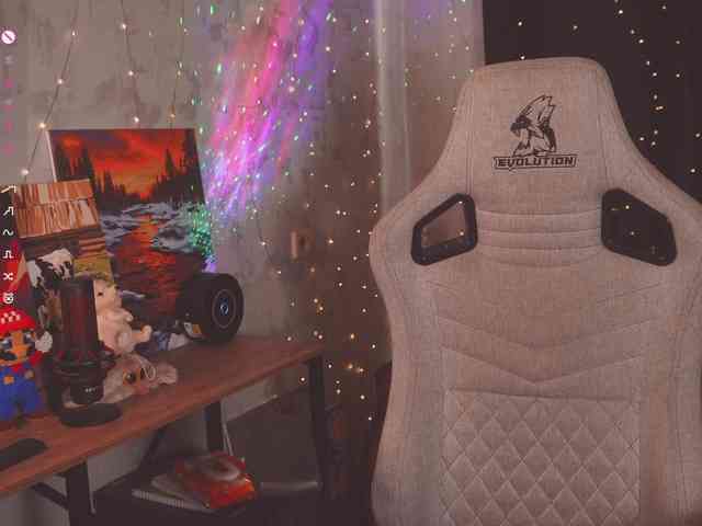 cutesoneckaaa webcam