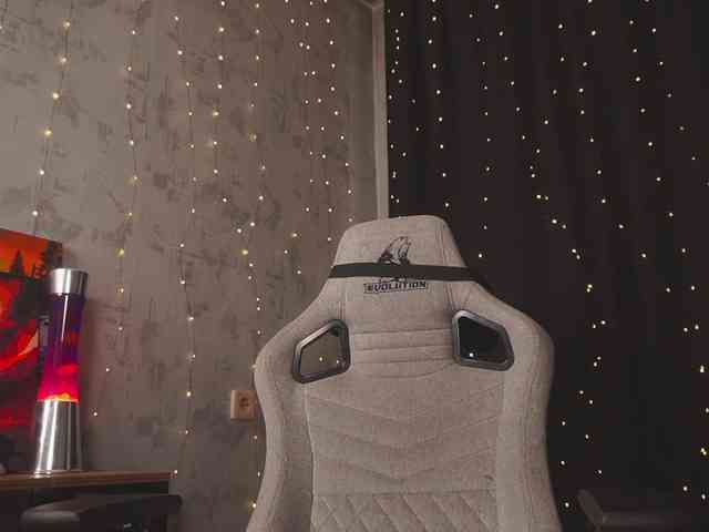 cutesoneckaaa webcam