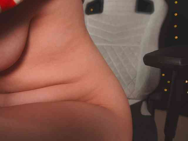 cutesoneckaaa webcam