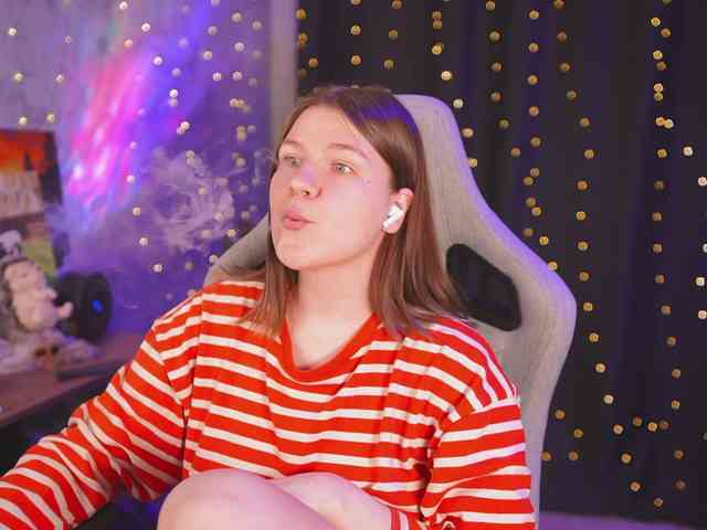 cutesoneckaaa webcam