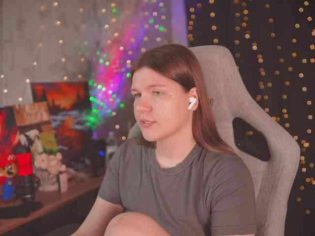 cutesoneckaaa webcam