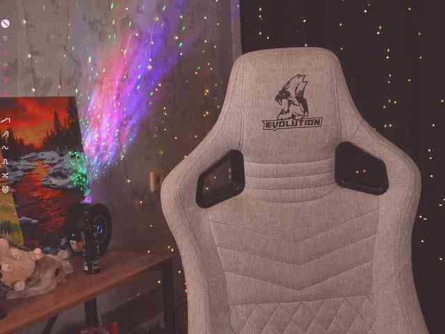 cutesoneckaaa webcam
